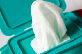 Birleşik Krallık Plastik İçeren Islak Mendillerin Satışına Kapsamlı Yasak Getiriyor